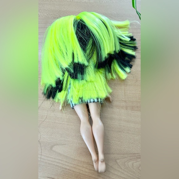 LOL SURPRISE OMG REMIX SUPER SURPRISE BHAD GURL Heavy Metal Doll toys - Picture 2 of 3